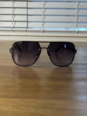 Women’s Black Aviator Sunglasses